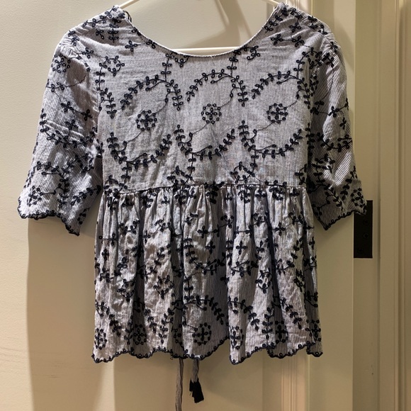 SOLD💜Zara blue and white floral top - Picture 2 of 2